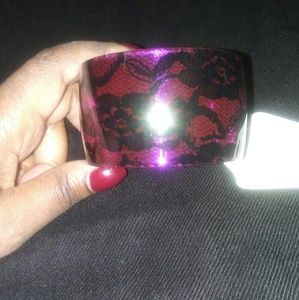 Brand new bracelet w/ lace pattern